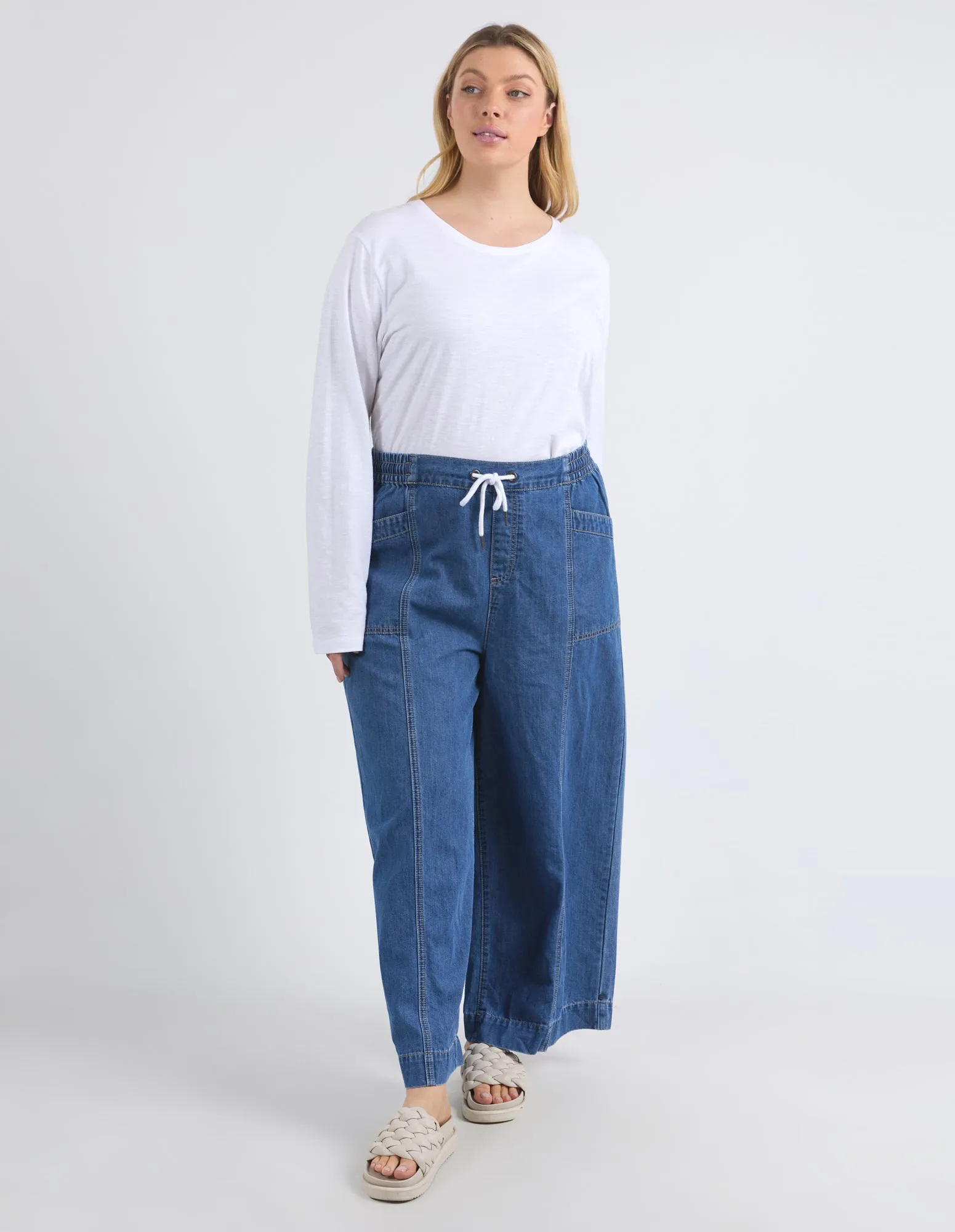 Alora Wide Leg Jean Mid Blue Wash