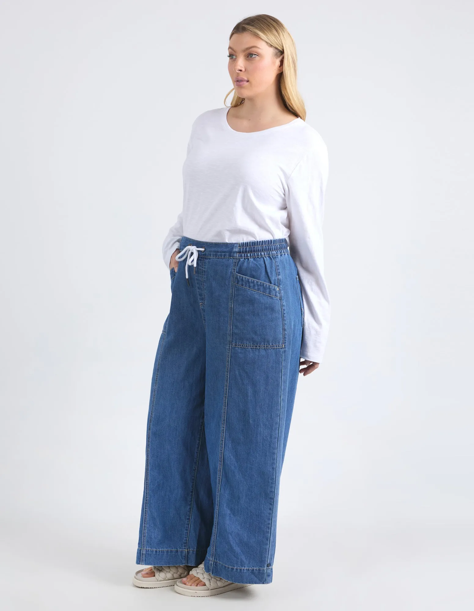 Alora Wide Leg Jean Mid Blue Wash