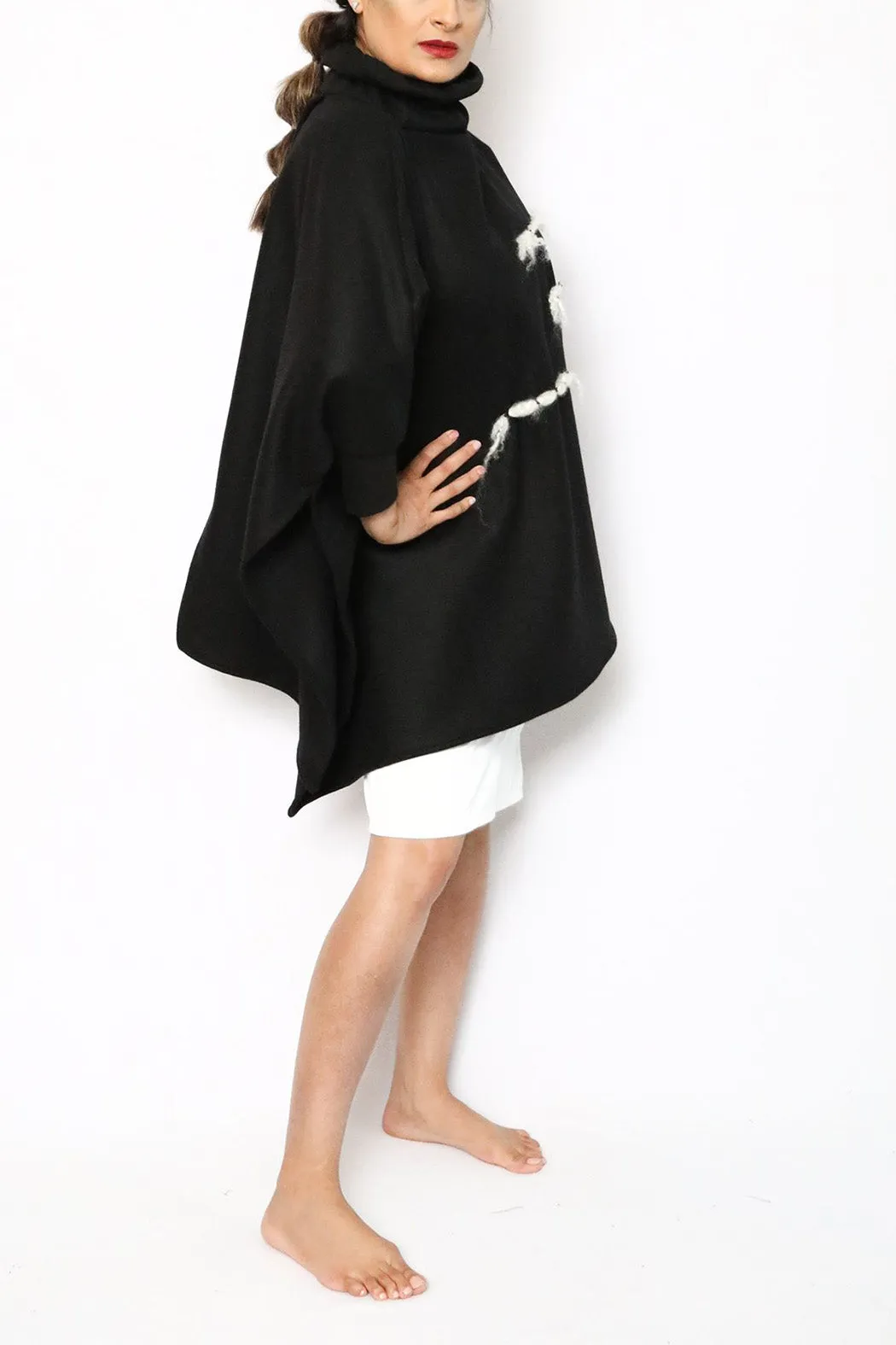 Isis Open Deel Cape in Black